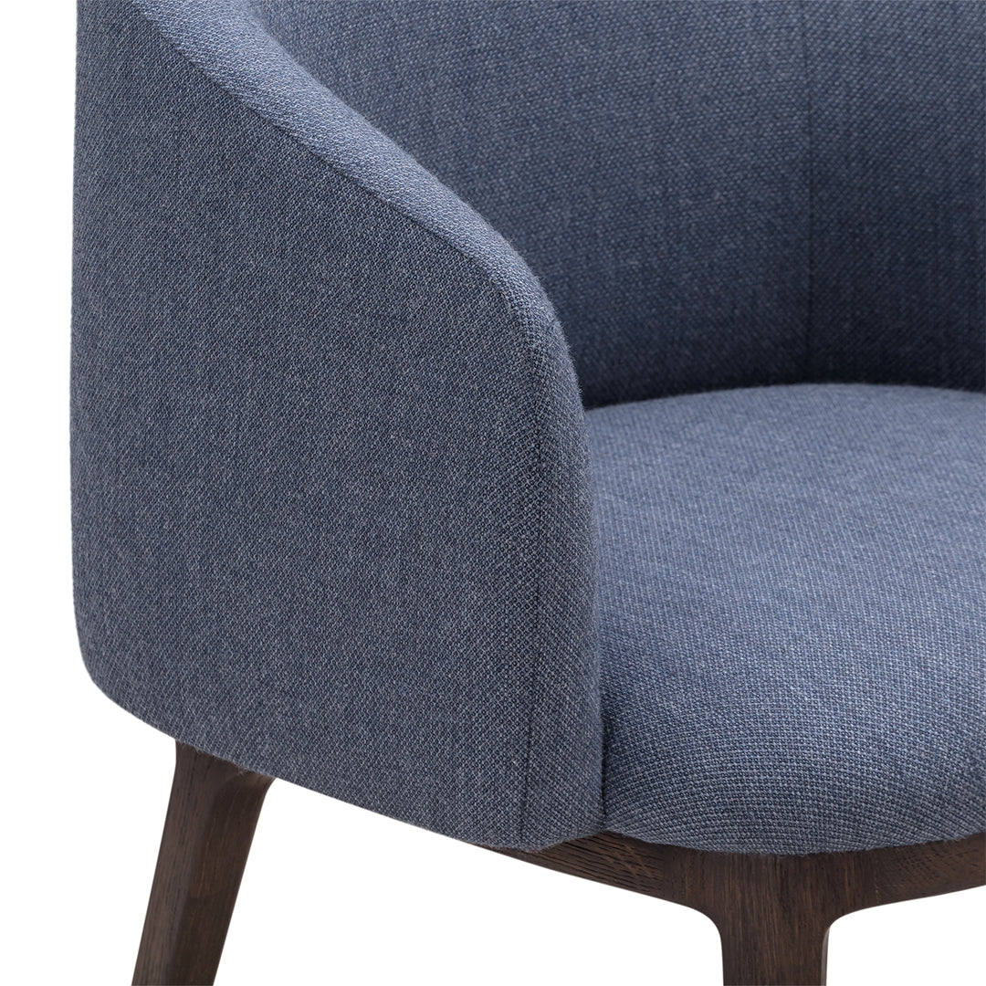 EVENT V1 DINING CHAIR WITH ARMREST