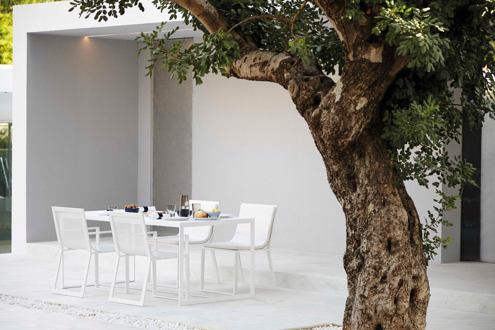 OUTDOOR DINING CHAIR BLUE