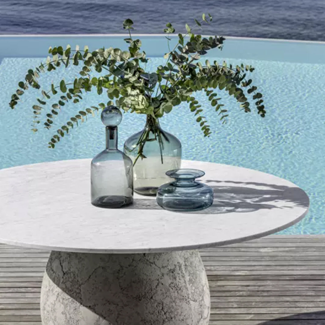 INOUT 836 ROUND TABLE