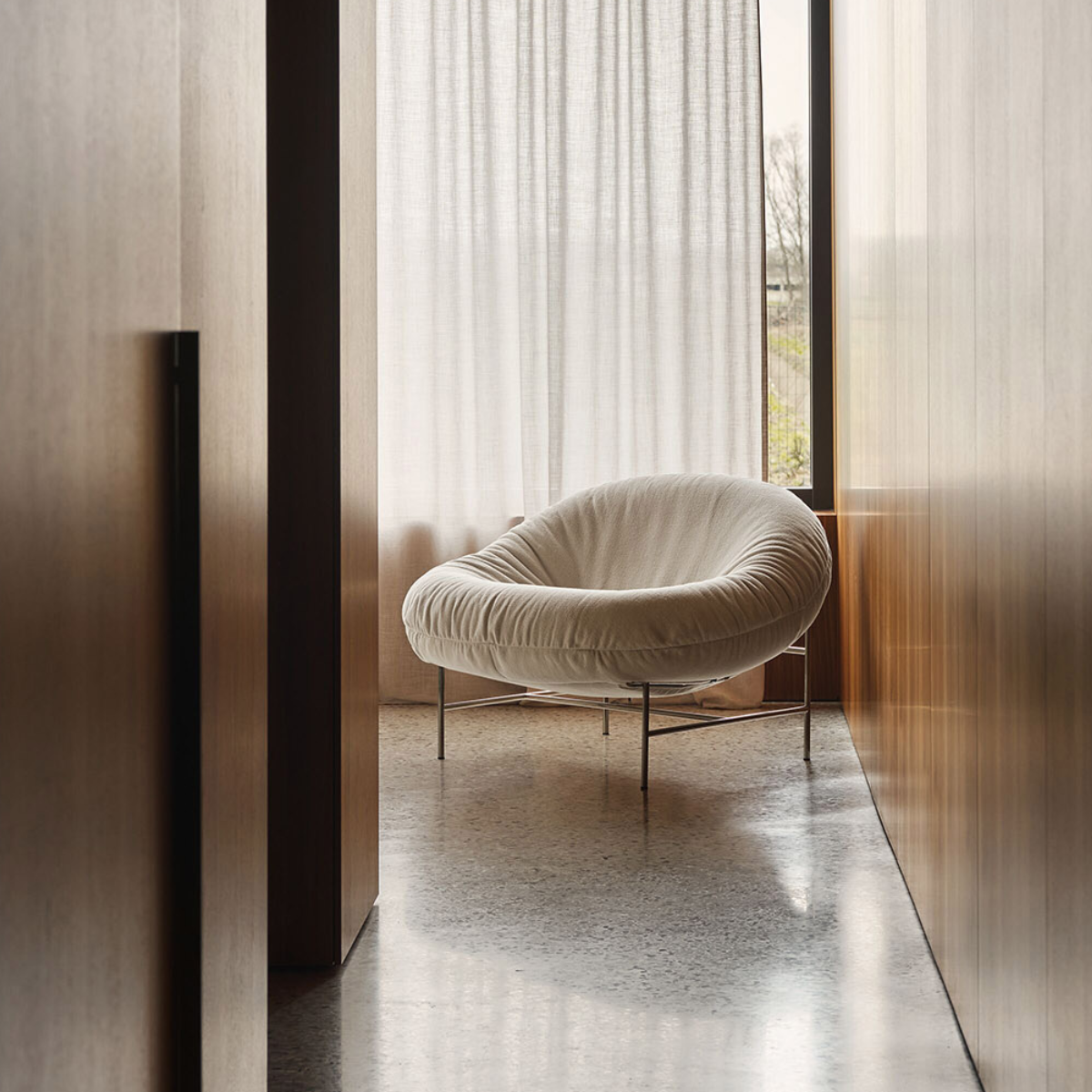 PERRON BUN LOUNGE CHAIR