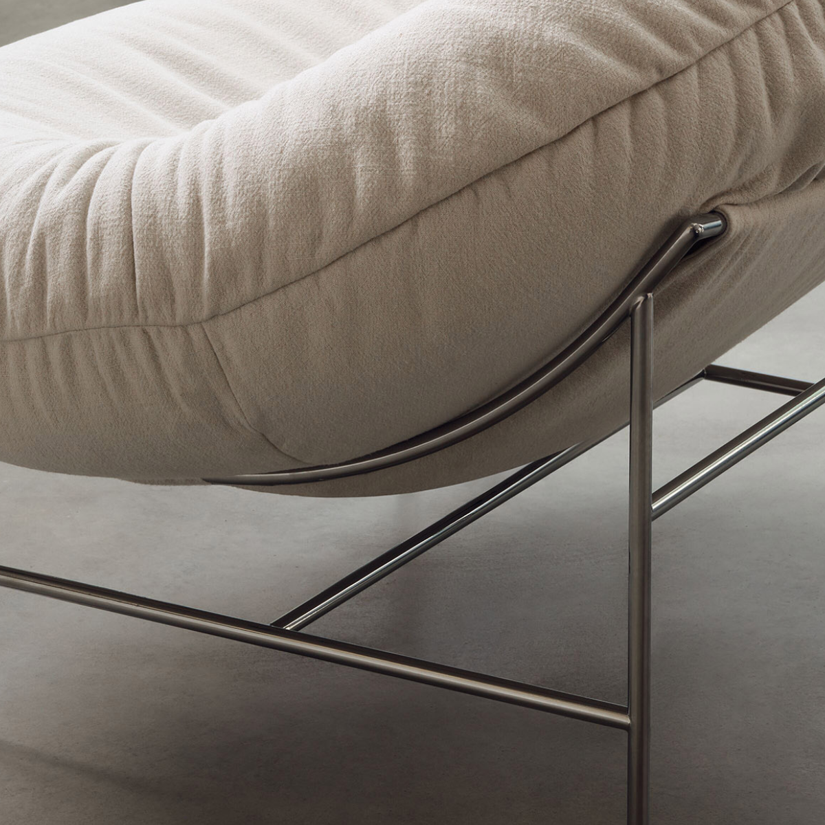 PERRON BUN LOUNGE CHAIR