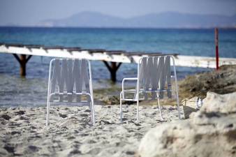 Dozequinze-armchairs-beach-ambience-image-2