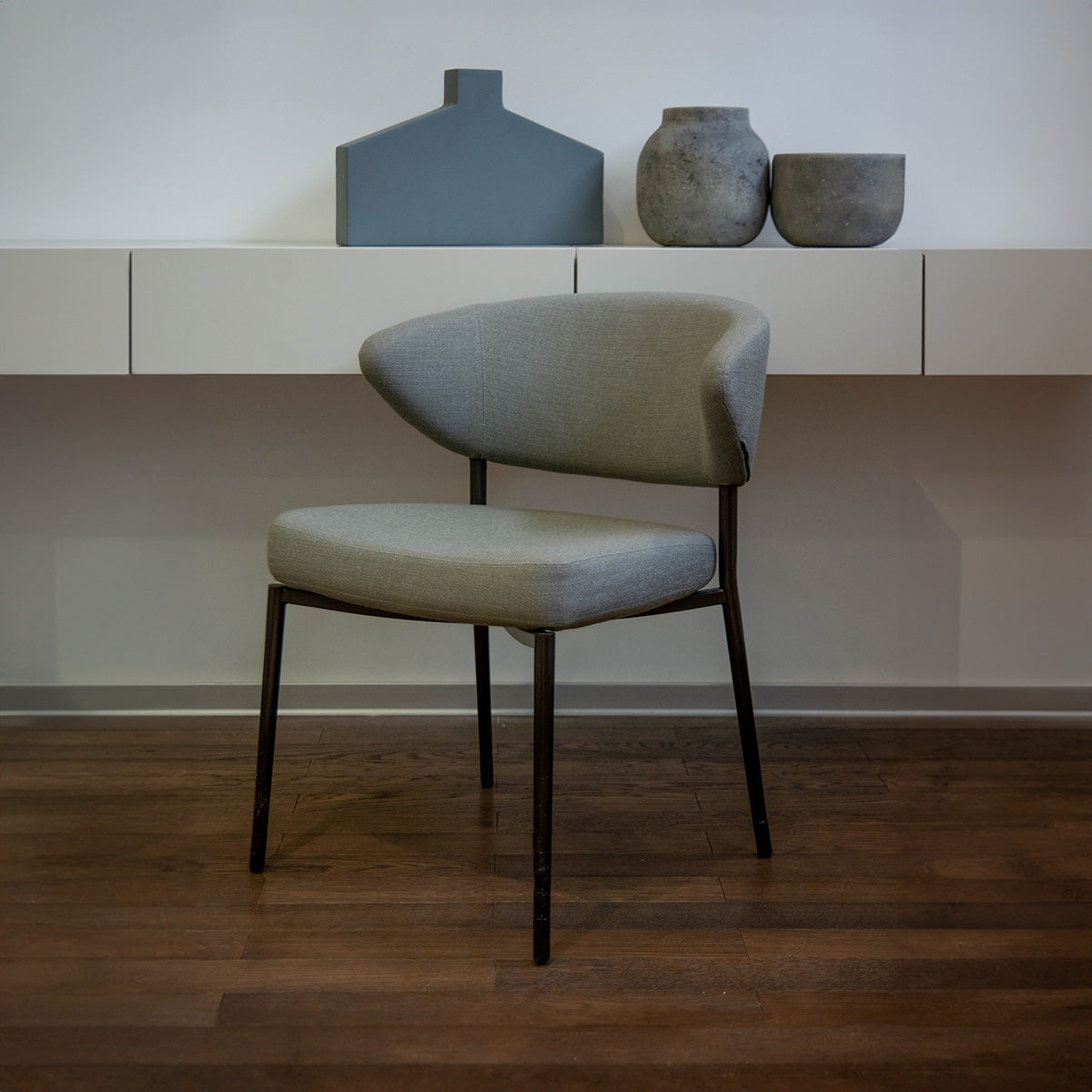 MILLS CHAIR