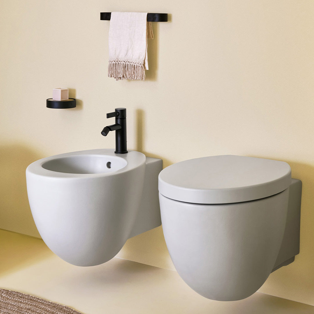 LE GIARE WALL HUNG RIMLESS WC