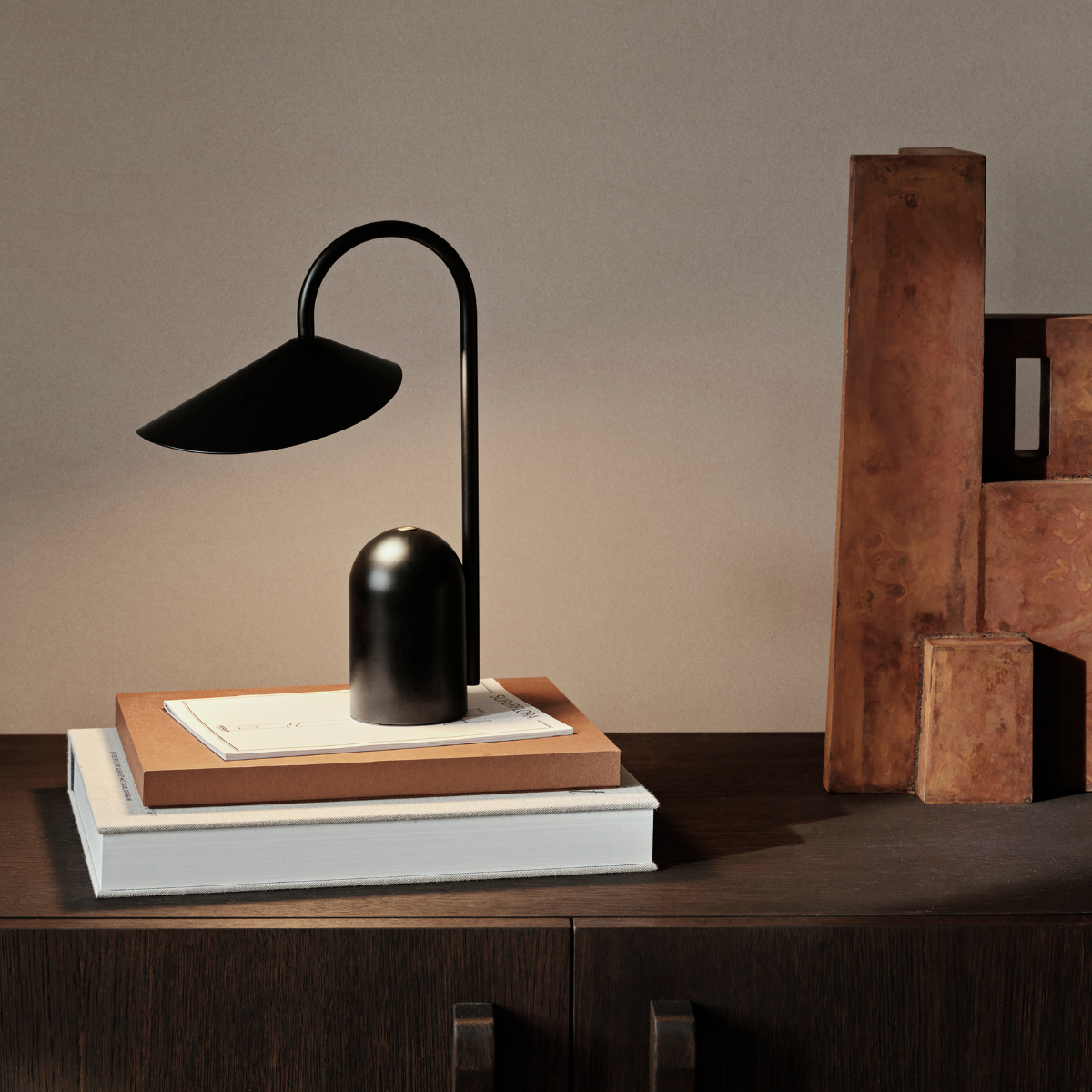 ARUM PORTABLE LAMP - BLACK
