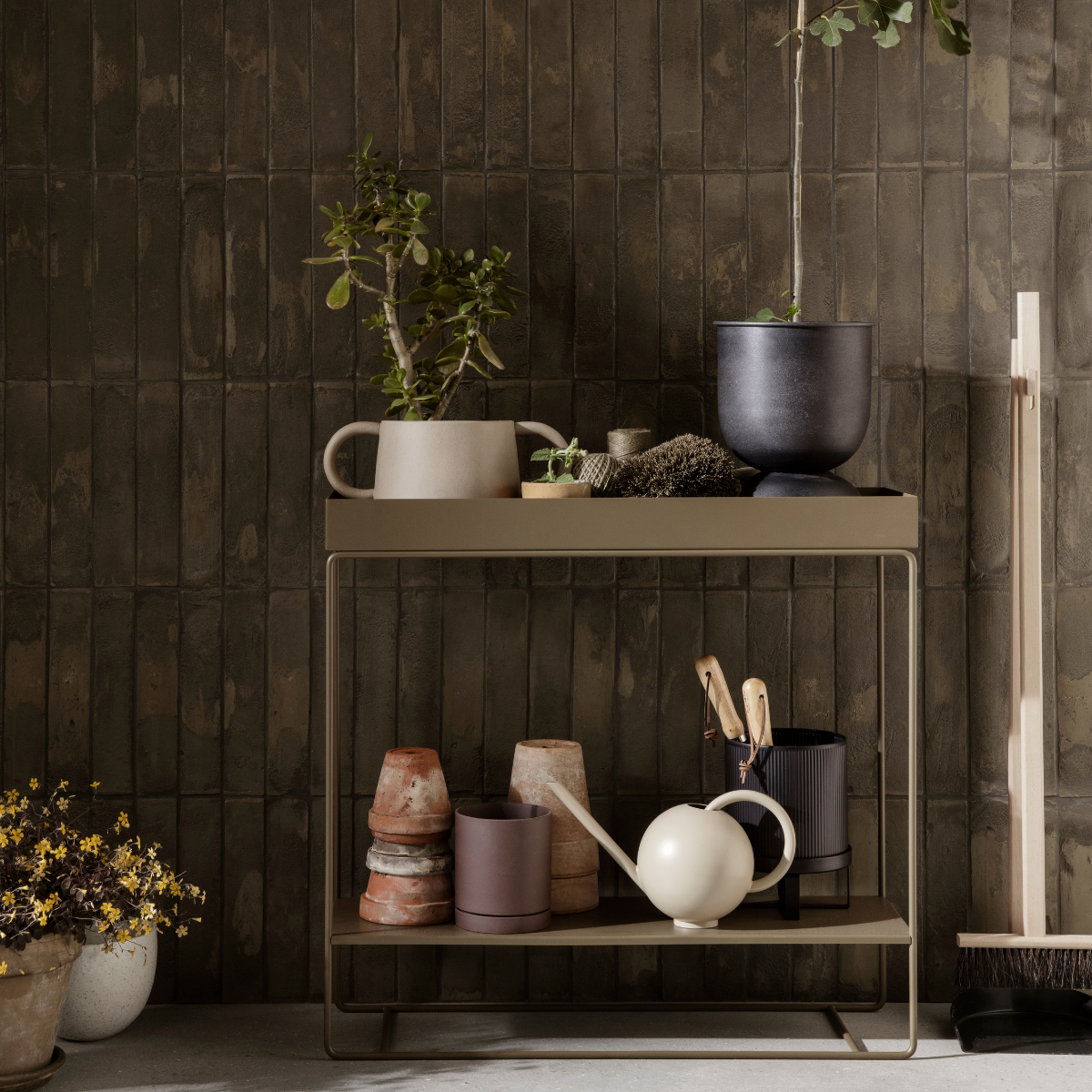 HOURGLASS POT - SMALL - BLACK