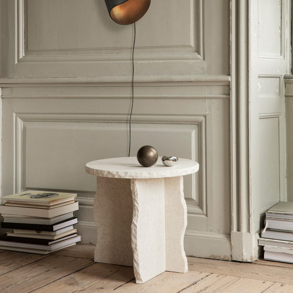 MINERAL SCULPTURAL TABLE