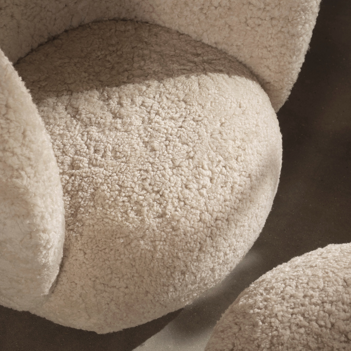 RICO LOUNGE CHAIR - SWIVEL - SHEEPSKIN