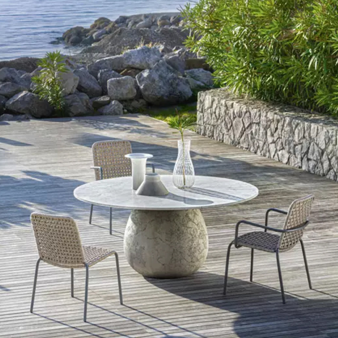 INOUT 836 ROUND TABLE