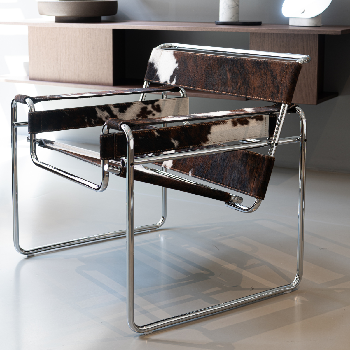 WASSILY TRICOLOR LOUNGE CHAIR