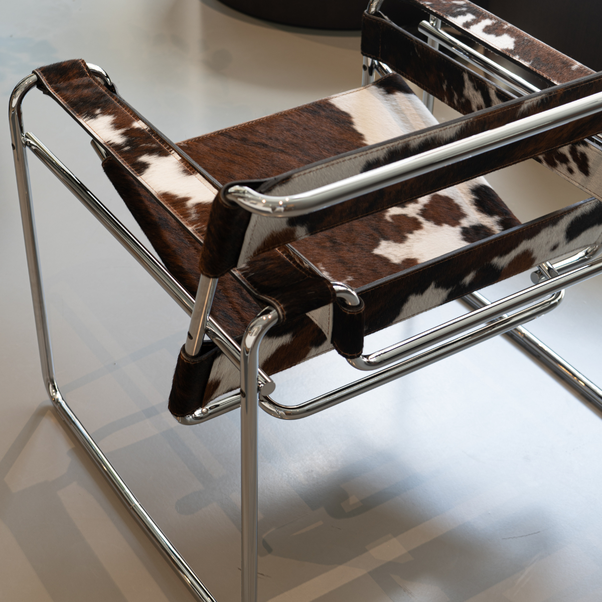WASSILY TRICOLOR LOUNGE CHAIR