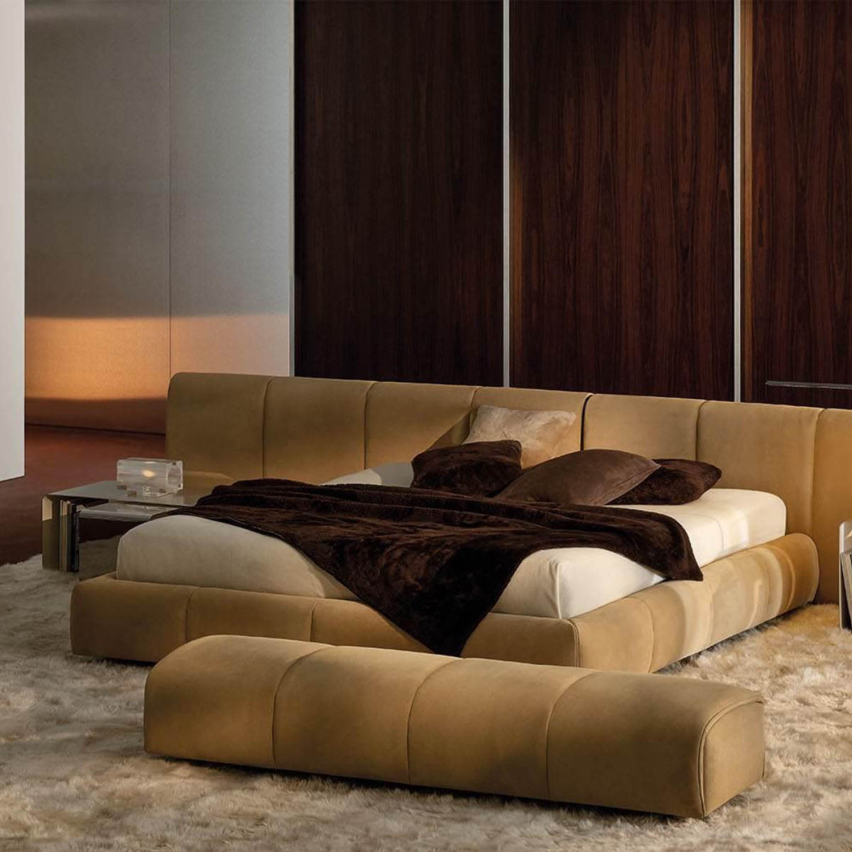 RUFFLE BED